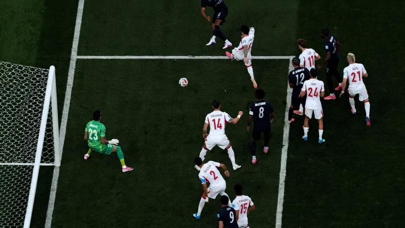 Auston Trusty, da seleção dos EUA, marca gol contra a Turquia em partida durante a Copa do Mundo de 2026 25 de junho de 2026 REUTERS/Lisi Niesner
