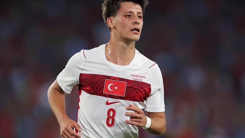 Arda Guler é a principal referência no meio-campo da Turquia.