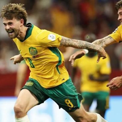 Austrália vence Turquia com golaço na estreia da Copa