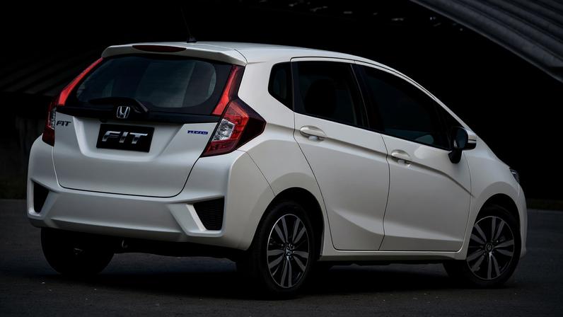 Honda Fit traz o sistema Ultra Seat, que transforma bancos dianteiros em uma "cama"