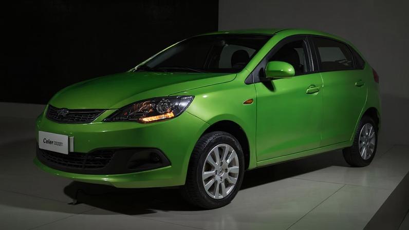 Adesivar o carro para a Copa exige cuidados e conhecimento sobre as leis de trânsito
