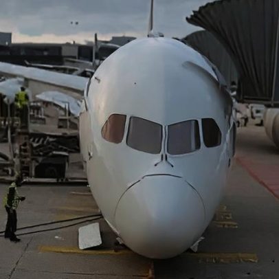 Trem de pouso de avião colapsa na Alemanha e deixa feridos
