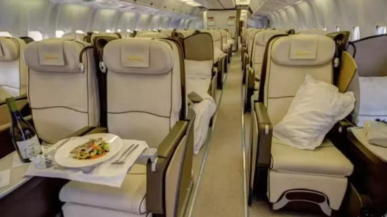 A delegação viajará em um avião fretado, de luxo, um Boeing 767-300 VIP, avaliado em mais de R$ 1 bilhão