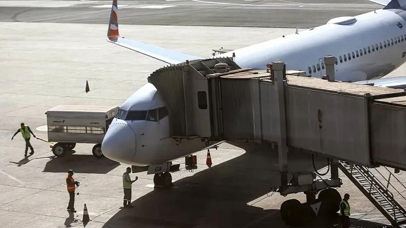 Na imagem, avião no aeroporto de Brasília; aéreas da América Latina devem ter US$ 1,2 bilhão de lucro em 2026, ante US$ 1,9 bilhão em 2025