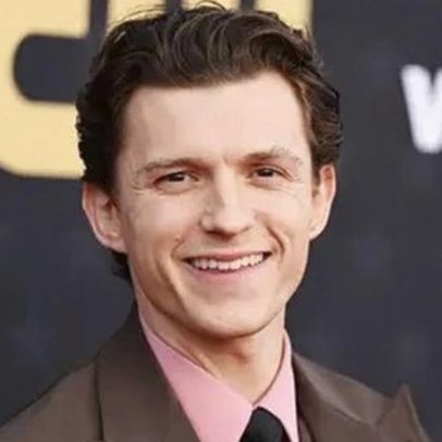 Tom Holland elogiado por mensagem sobre dislexia após recusar papel no SNL