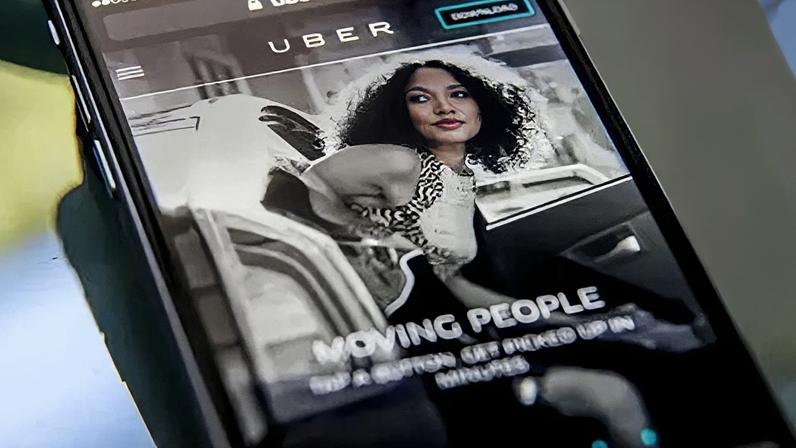 Da borboleta ao leite materno: itens perdidos na Uber revelam achados inusitados