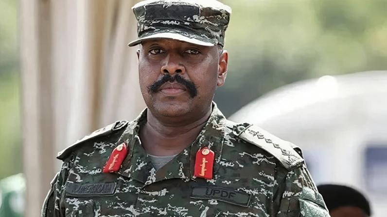 Principais veículos de Uganda dizem estar sob cerco militar