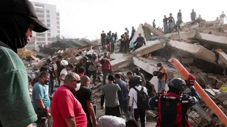 Terremotos na Venezuela deixam ao menos 920 mortos, buscas seguem