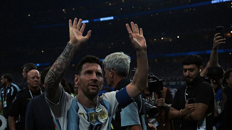 Messi foi o nome da vitória da Argentina (Foto: Paul Ellis/AFP)