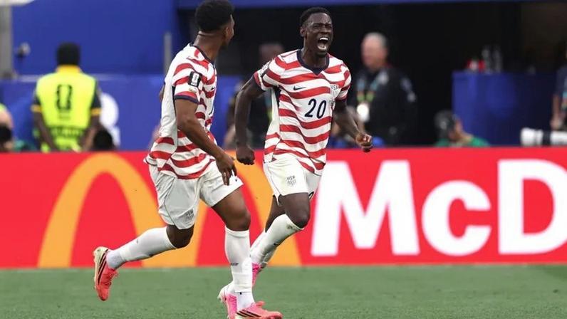 Folarin Balogun, dos Estados Unidos, celebrando o gol marcado sobre o Paraguai • Jamie Squire/Getty Images