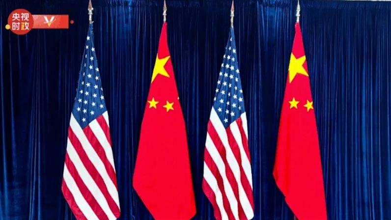As sanções determinam o bloqueio de bens e ativos dos designados que estejam nos Estados Unidos ou sob controle de cidadãos norte-americanos; na imagem, bandeiras dos EUA e da China, intercaladas