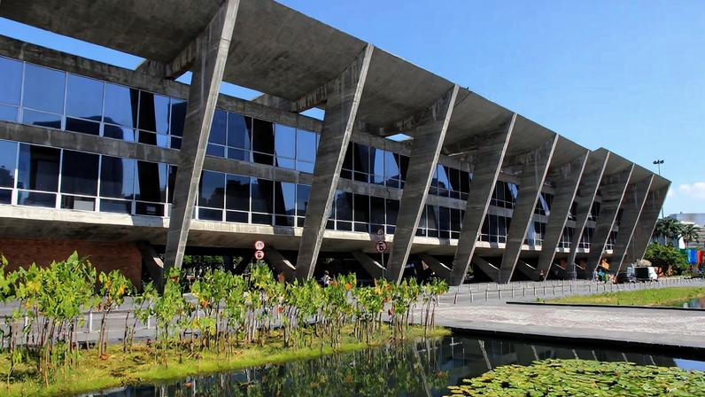 Ex-diretor do MAM Rio é condenado a pagar multa por quebra de contrato