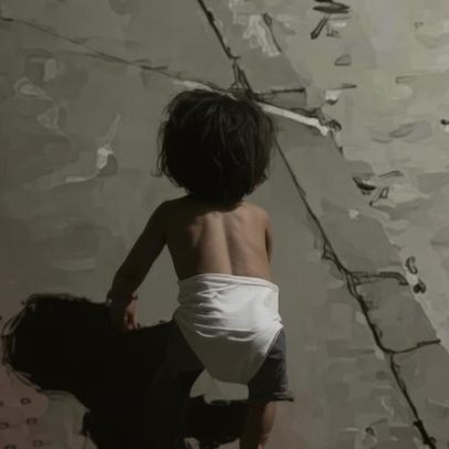 Motoboy encontra bebê de 1 ano perdida na rua e afirma que estava gelada