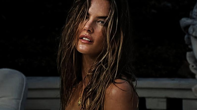 De biquíni, Alessandra Ambrósio entrega tatuagem íntima e ganha elogios: 'Deusa' — Foto: Reprodução/Instagram