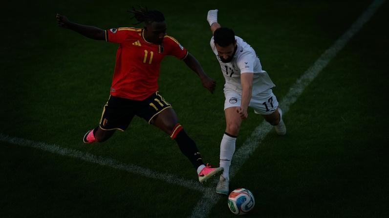 Soccer Football - FIFA World Cup 2026 - Group G - Belgium v Egypt - Seattle Stadium, Seattle, Washington, U.S. - June 15, 2026 Belgium's Jeremy Doku in action with Egypt's Mohanad Lashin REUTERS/Lee Smith
