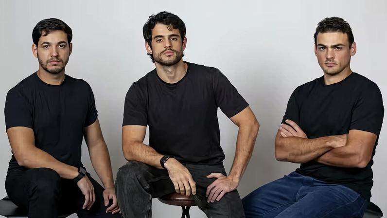 Bernardo Reis, Arthur Alvarenga e Raphael Capelao, os cofundadores da Hubla — Foto: Divulgação/Claudio Gatti
