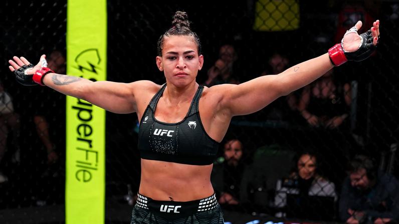 UFC: Bia Mesquisa evita nocaute, finaliza rival e se mantem invicta