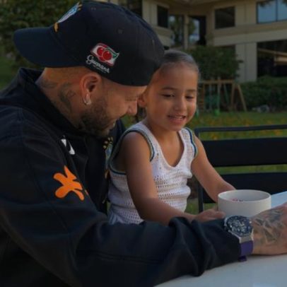 Bruna Biancardi leva Mavie a treino de Neymar