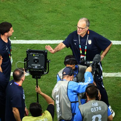 Técnico uruguaio comenta troca de goleiro no intervalo em jogo de eliminação