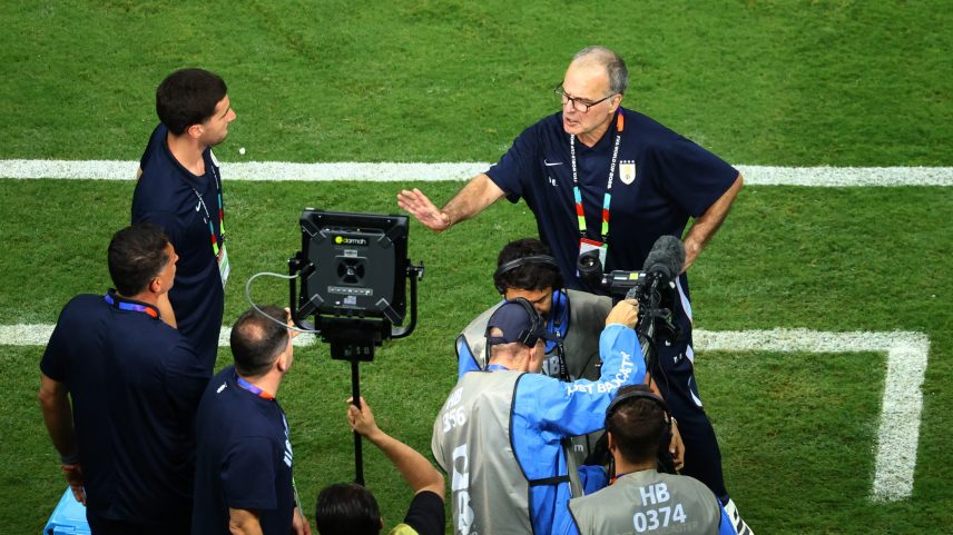 Marcelo Bielsa, técnico do Uruguai — Foto: REUTERS/Raquel Cunha