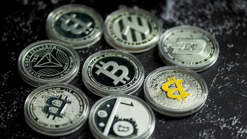 Representação do bitcoin e outras criptomoedas — Foto: Traxer/Unsplash