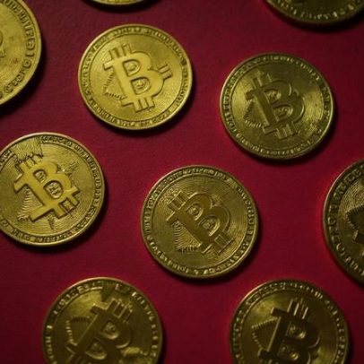Bitcoin em US$ 60 mil com ETFs e Oriente Médio no radar