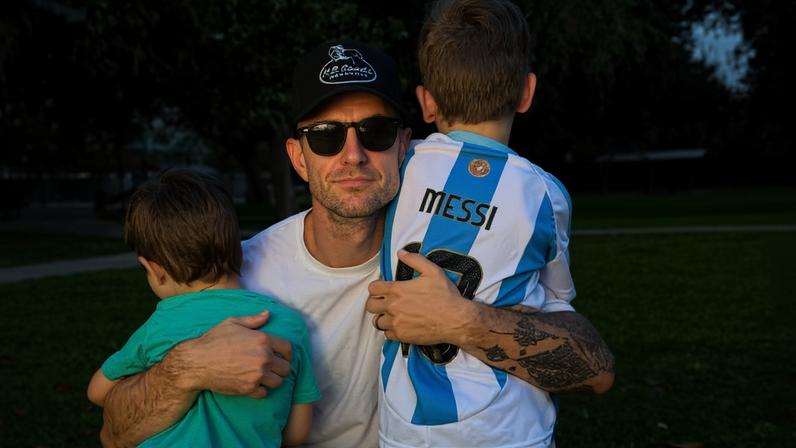 Blake Kasemeier e seus dois filhos — Foto: Reprodução/redes sociais