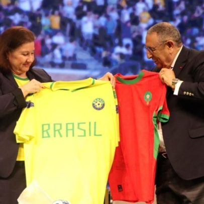 Brasil recebe camisa oficial do Marrocos e entrega ao embaixador blusa genérica