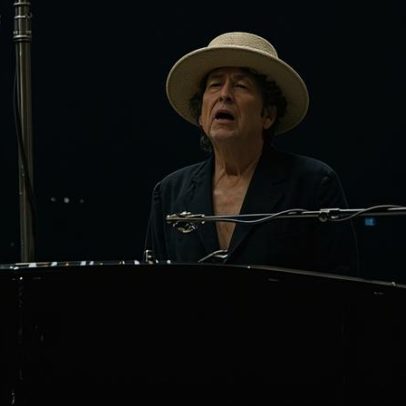 Bob Dylan afirma ser religioso e lê as escrituras diariamente