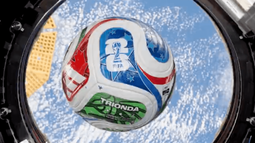 Nasa publicou imagens da bola oficial do mundial no espaço