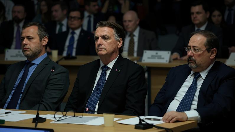 Bolsonaro ao lado dos advogados Celso Vilardi e Paulo Bueno. (Foto: Fellipe Sampaio/STF)