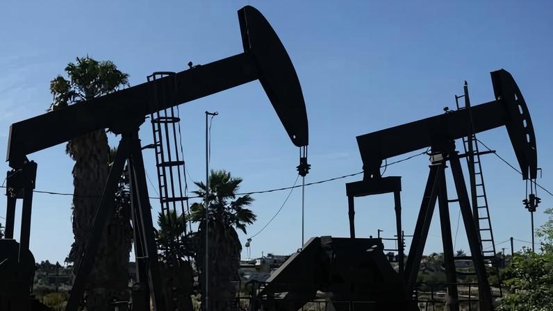 Bombas de extração de petróleo na Califórnia, nos EUA