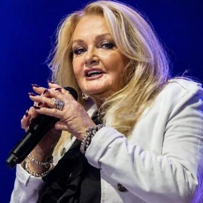 Bonnie Tyler acorda de coma induzido, segue em estado grave