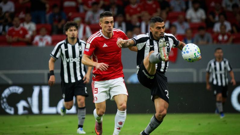 Botafogo x Internacional entram em campo na Arena Mané Garrincha, pela 13ª rodada do Campeonato Brasileiro Metrópoles Sports