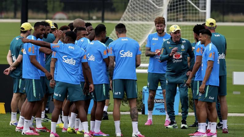 Carlo Ancelotti deve repetir escalação do Brasil no jogo contra o Japão. (Foto: Sebastião Moreira/EFE)