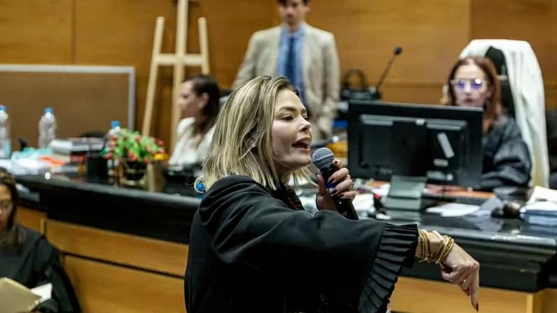 Florence Rosa durante o julgamento de Monique Medeiros e Jairinho