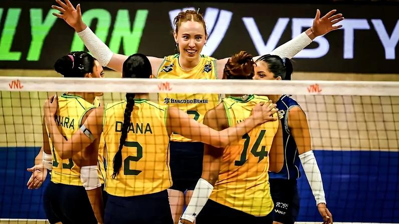 Jogadoras da Seleção Brasileira comemoram ponto no jogo contra a Holanda pela VNL 2026 (Foto: Volleyball World)
