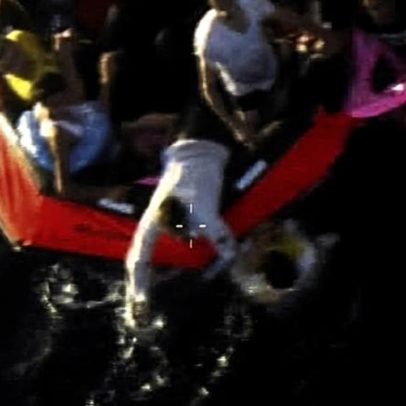 Barco naufraga em Malta deixa ao menos 10 mortos