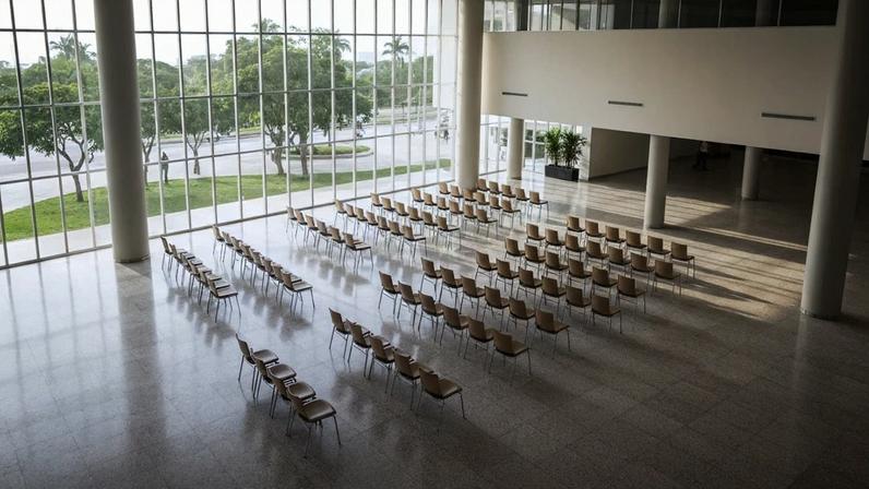 Brasil Novo (PA) homologa licitação de R$ 36,4 mil para mobiliar auditório municipal