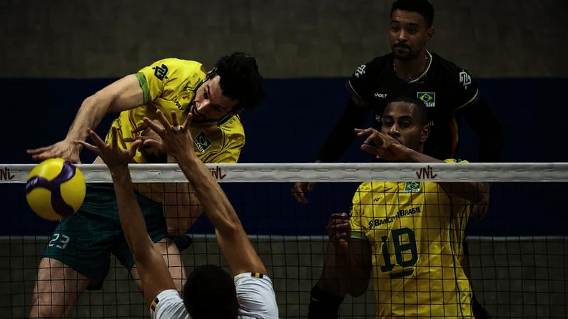 Seleção masculina de vôlei em ação durante a VNL