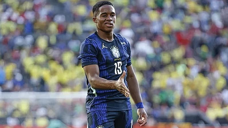 Endrick celebrando o gol marcado em Brasil x Egito, em amistoso preparatório à Copa do Mundo de 2026