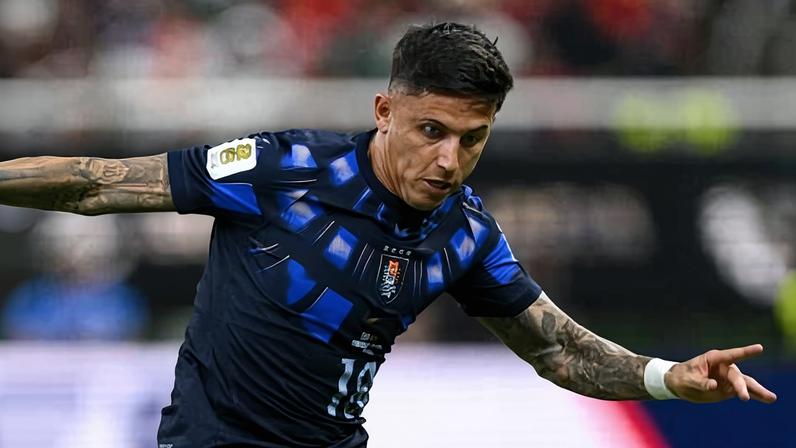 Brian Rodríguez, atacante do Uruguai, em ação contra a Espanha na Copa do Mundo