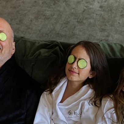 Bruce Willis recebe homenagens no Dia dos Pais com fotos antigas