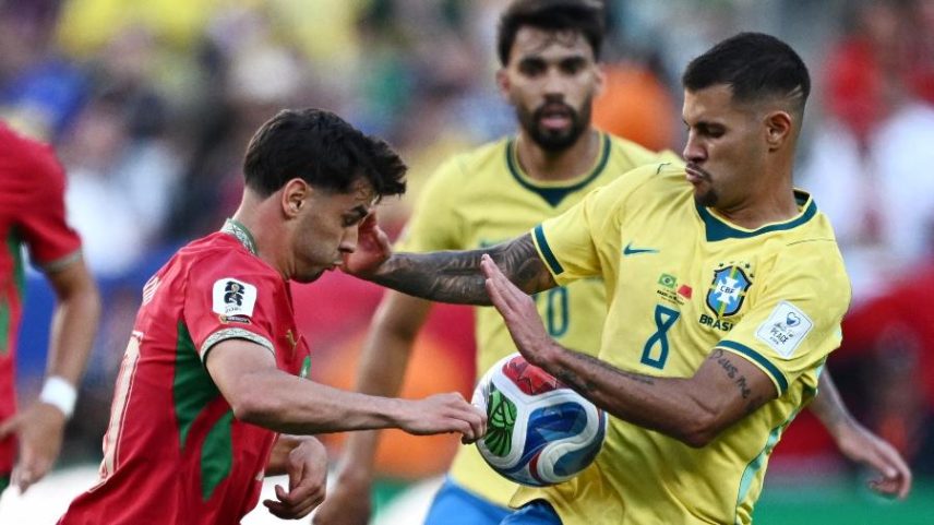 Bruno Guimarães em ação durante Brasil x Marrocos, duelo da Copa do Mundo