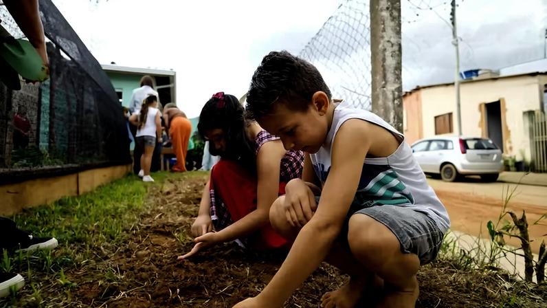 Alunos do projeto Salas Abertas: Reconectar com a Natureza — Foto: Lopes/Instituto Motiva
