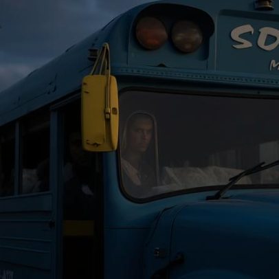 Delegação de Curaçao usa ônibus escolar antigo antes de amistoso