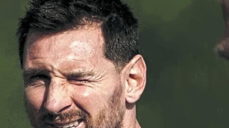 Olé repete capa da estreia da Argentina na Copa do Catar, quando foi campeã — Foto: ole.com.ar