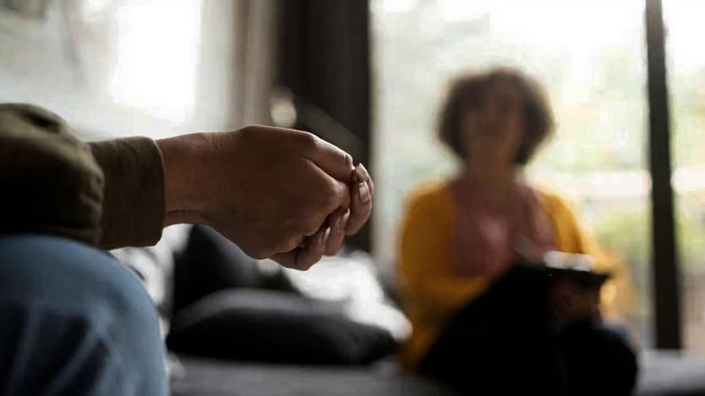 Os membros da Geração Z querem ajudar os outros através do seu trabalho, mas as dificuldades financeiras e os problemas de saúde mental estão a impedi-los de o fazer