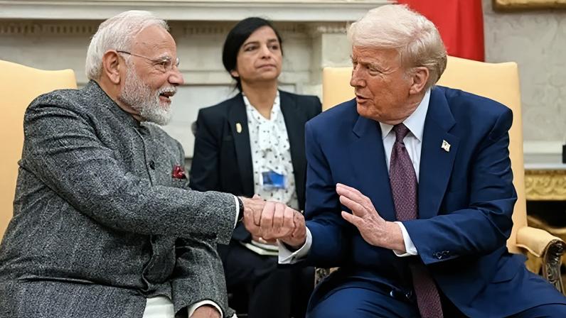 US President Donald Trump (right) has repeatedly spoken of his warm relationship with Indian Prime Minister Narendra Modi.