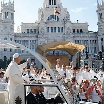 Multidões lotam ruas de Madri para missa ao ar livre do Papa